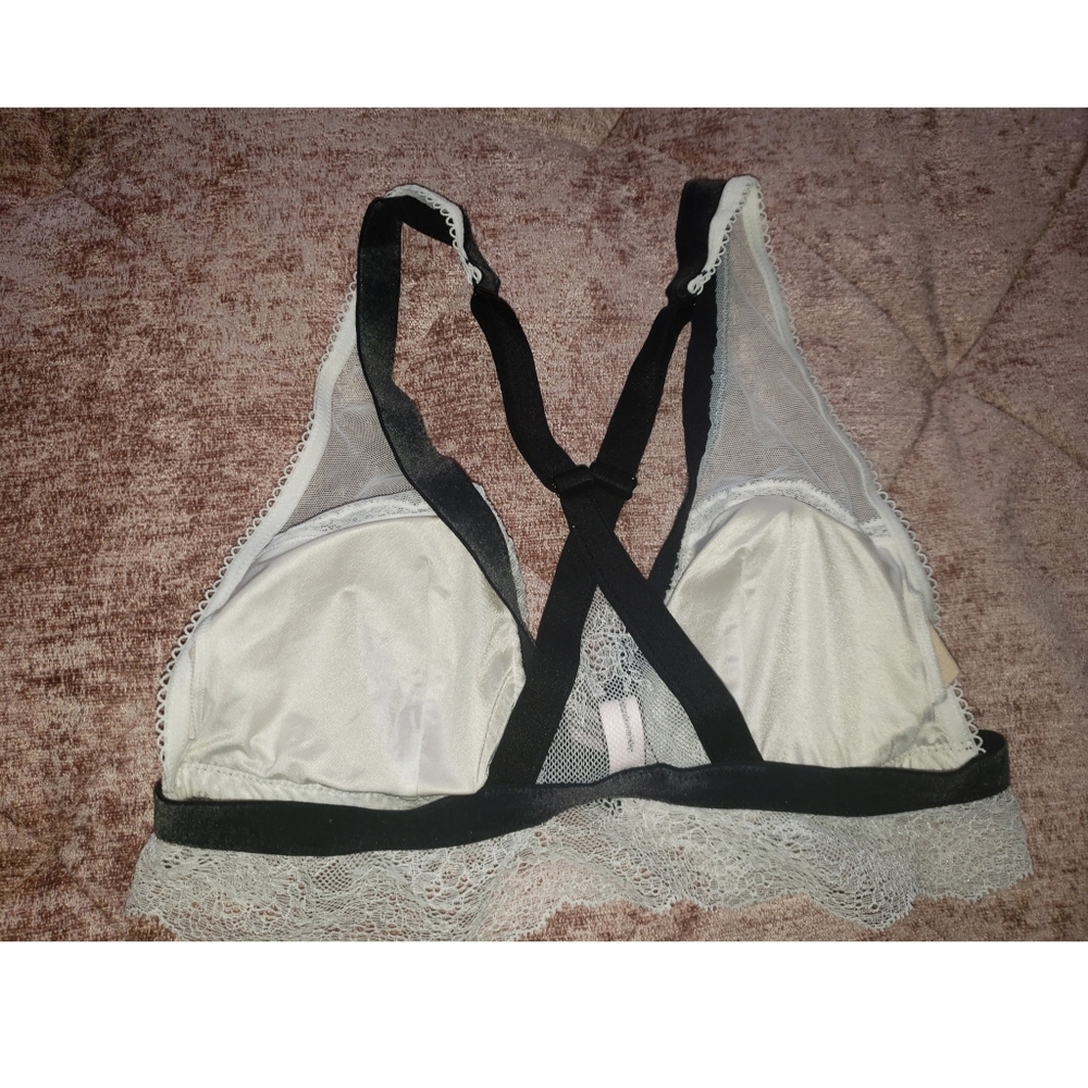 Victoria's Secret Scalloped Lace Bralette - Picture 2 of 3